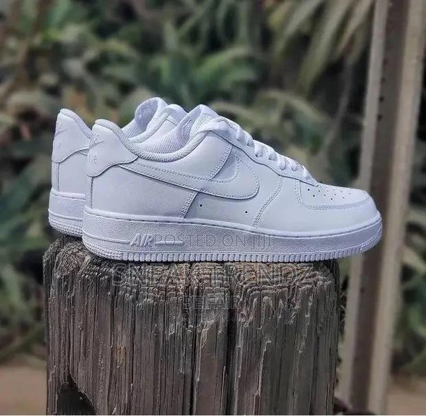 Nike Air Force Leather All White · Photo 4