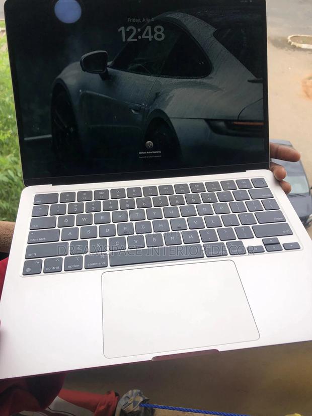 Laptop Apple MacBook Air 2024 M3 13-Inch 8GB Apple M3 SSD 256GB