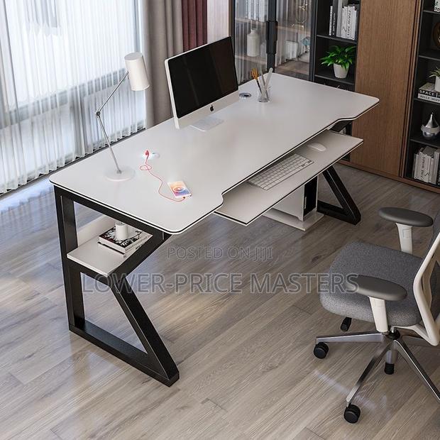 Gaming Table With Keyboard Tray