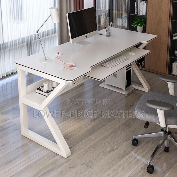 Gaming Table With Keyboard Tray photo 2