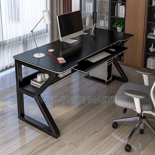Gaming Table With Keyboard Tray photo 3