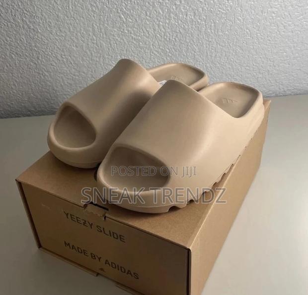 Original Adidas Yeezy Slies Pure Cream · Photo 3