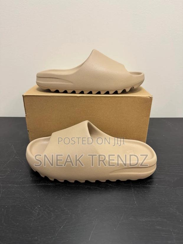 Original Adidas Yeezy Slies Pure Cream · Photo 4