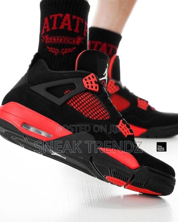Jordan R4 T Red Black · Photo 4