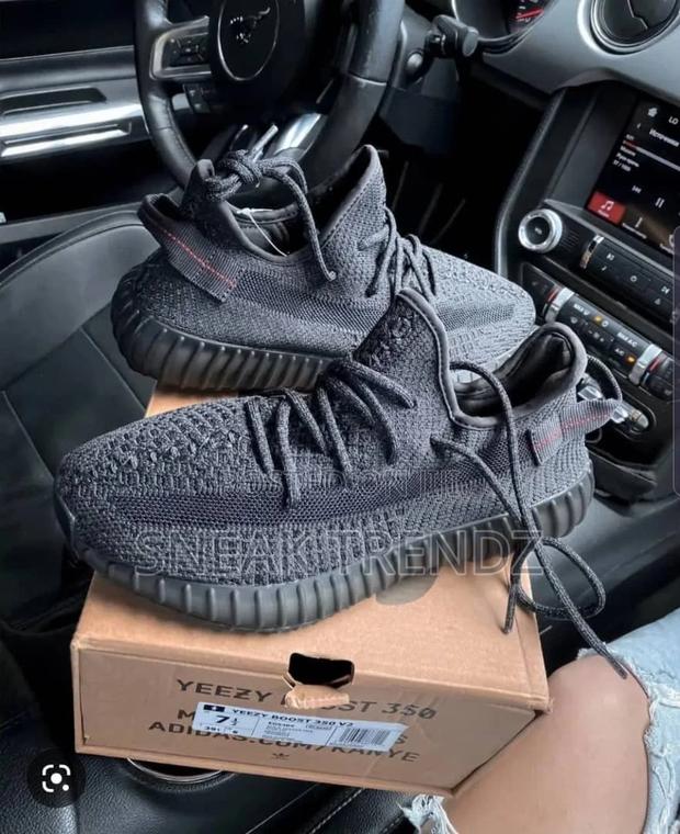 Original Yeezy Boost D Grey · Photo 4