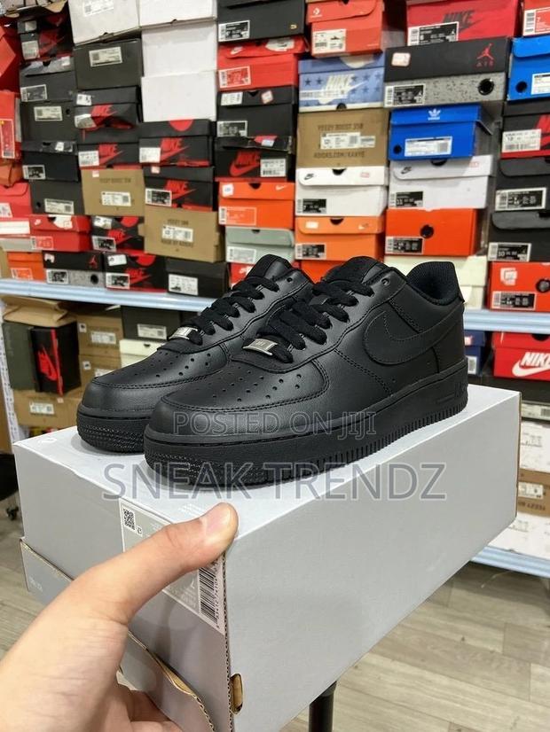 Nike Air Force Leather D Black · Photo 3