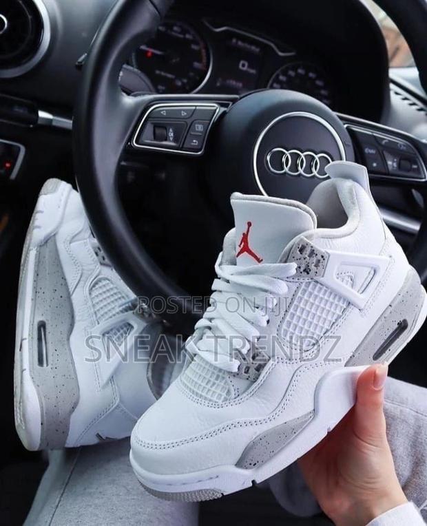 Air Jordan R4 Oreo White Grey · Photo 3