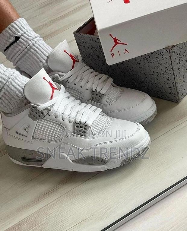 Air Jordan R4 Oreo White Grey · Photo 4