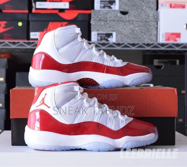 Jordan Air R11 Red White · Photo 3