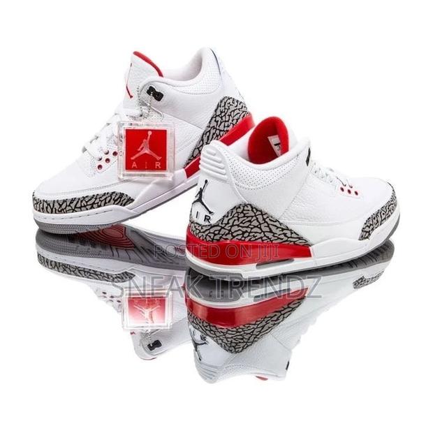 Air Jordan R3 Red White N Black · Photo 3