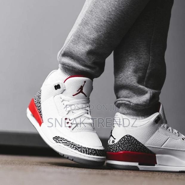 Air Jordan R3 Red White N Black · Photo 4
