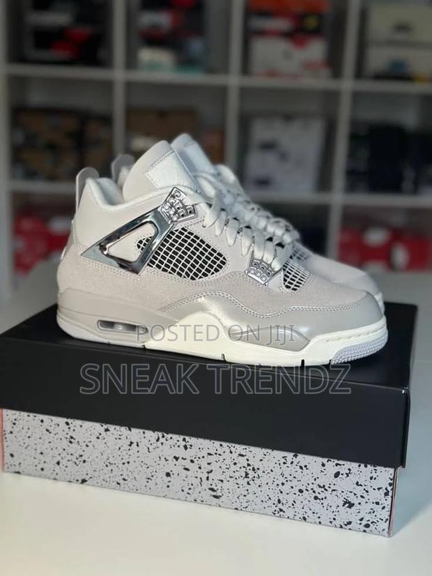 Air Jordan R4 Sliver · Photo 4