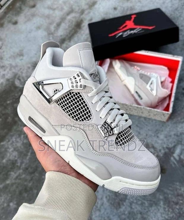 Air Jordan R4 Sliver · Photo 3
