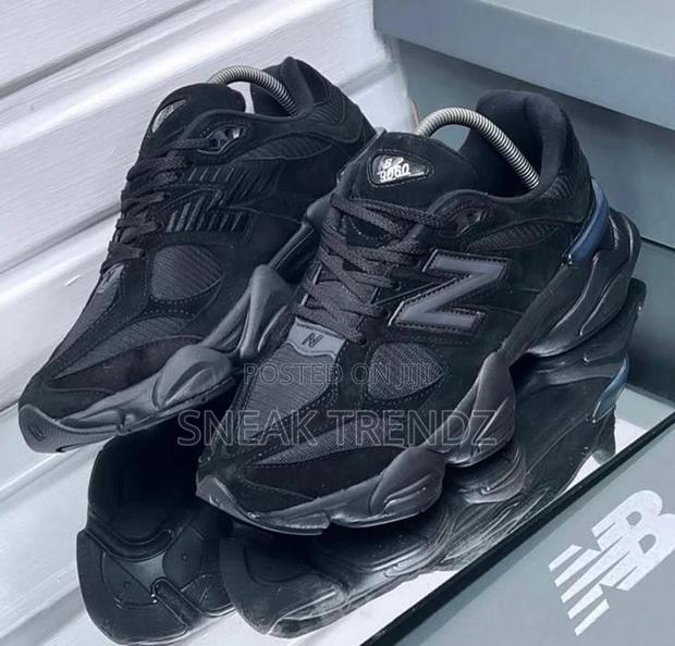 New Balance 9060 Black Suede · Photo 4