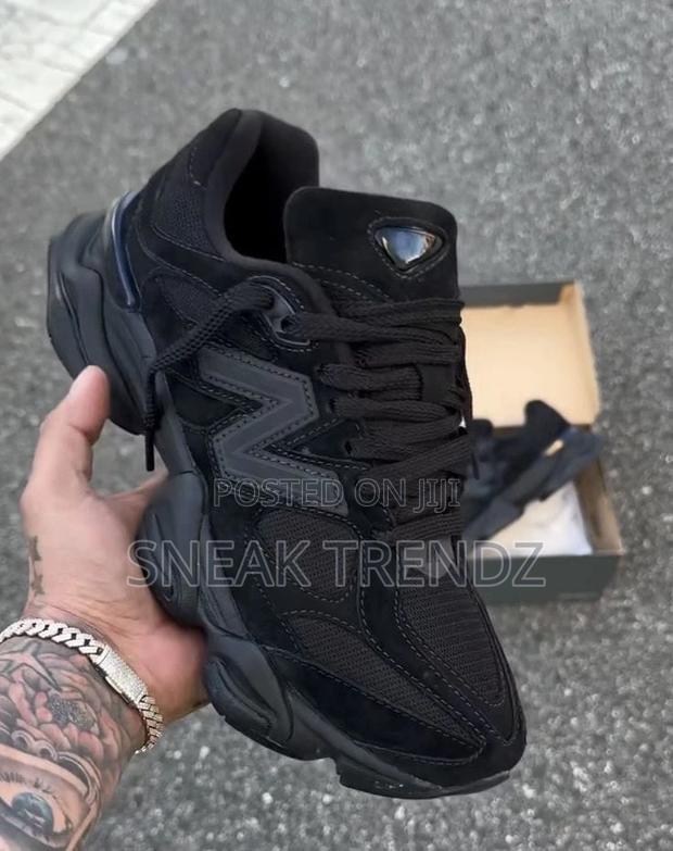 New Balance 9060 Black Suede · Photo 3