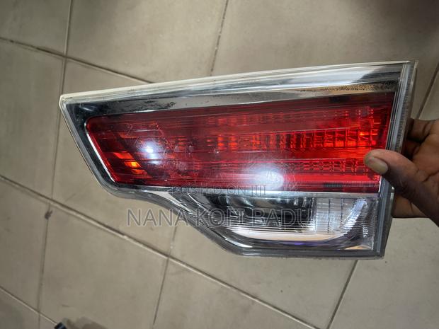 Toyota Highlander Boot Light Used photo 2