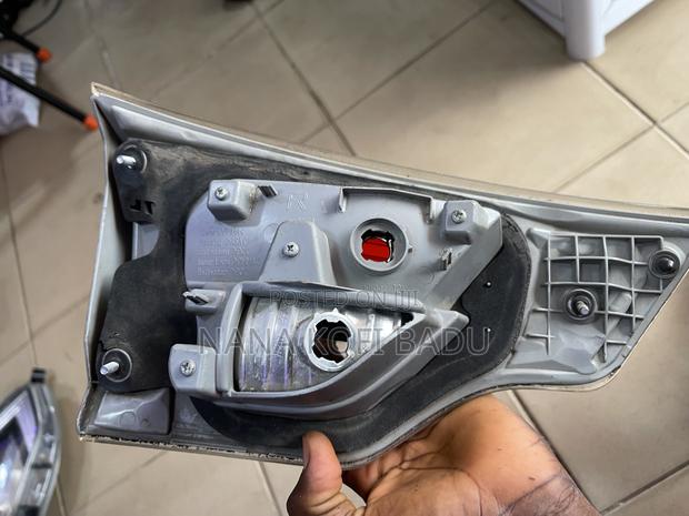Toyota Highlander Boot Light Used photo 3