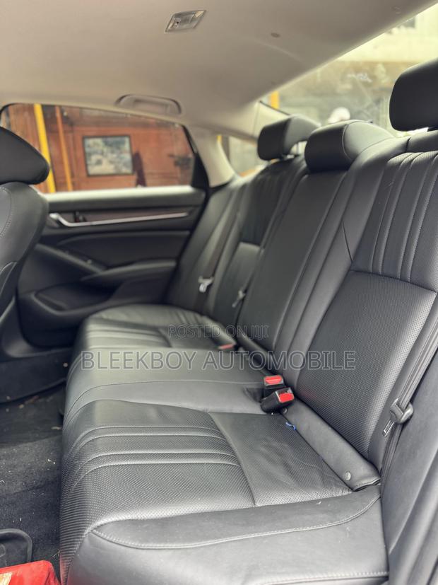 Honda Accord 2019 White photo 7