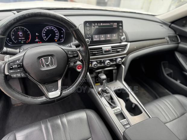 Honda Accord 2019 White photo 6