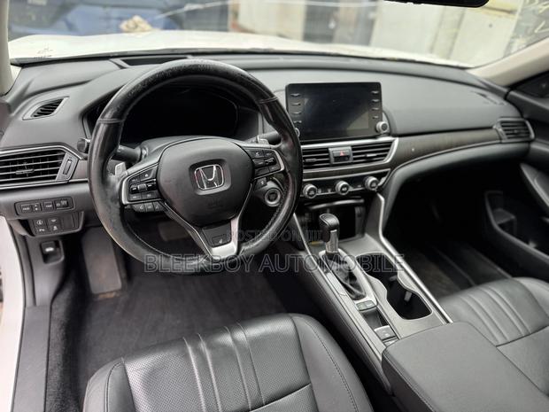 Honda Accord 2019 White photo 9