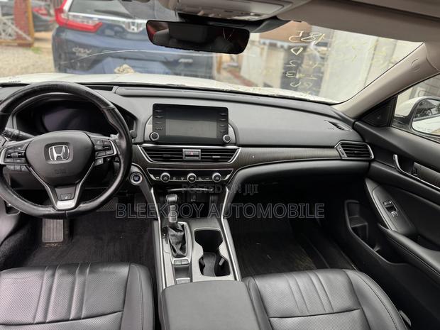Honda Accord 2019 White photo 5
