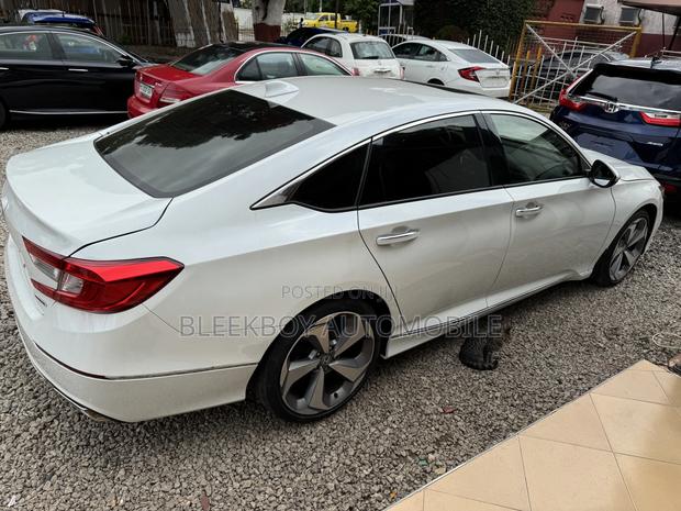 Honda Accord 2019 White photo 4