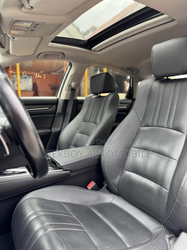 Honda Accord 2019 White photo 8