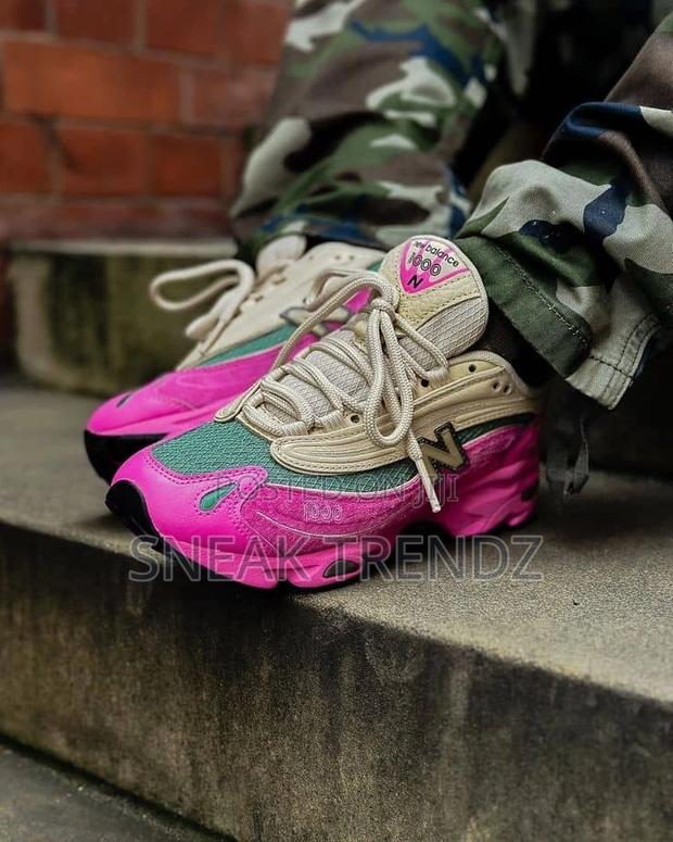 New Balance 1000 Pink Cream Leather · Photo 4