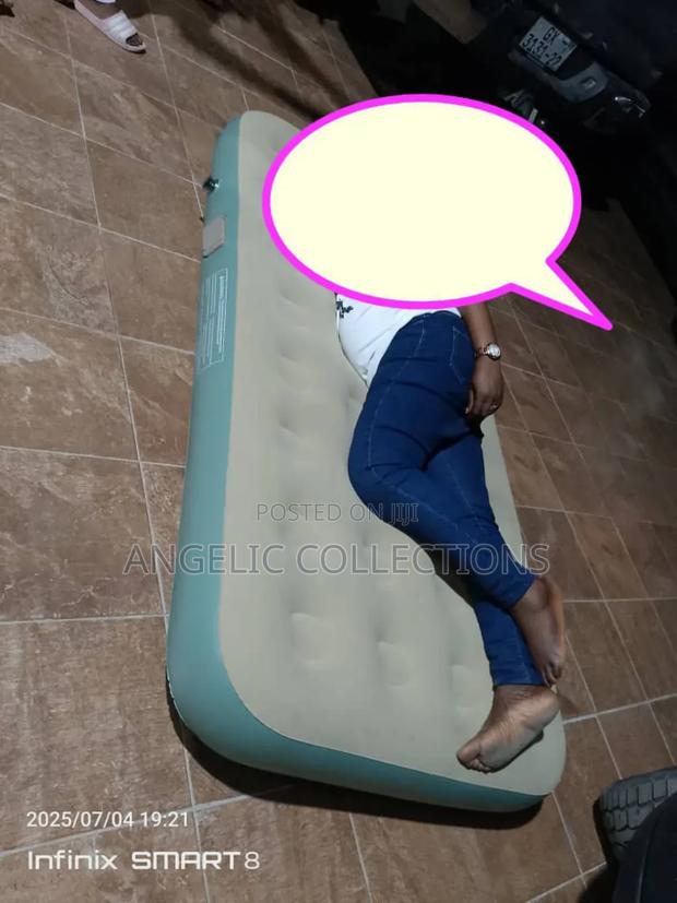 Inflatable Bed /Mattress With Rechargeable Pump · Photo 4