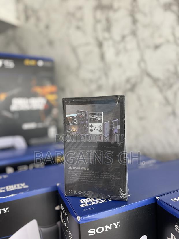 R36s Handheld Game Console photo 4