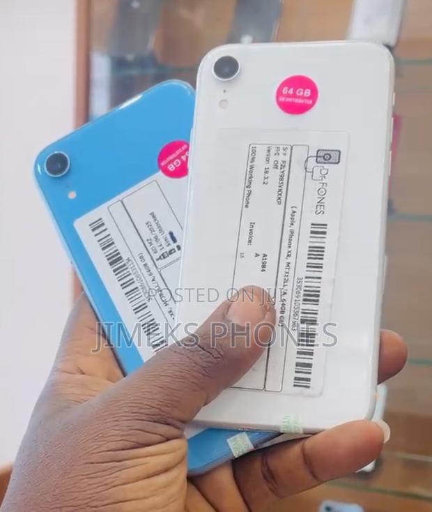 Apple iPhone XR 64 GB photo 2