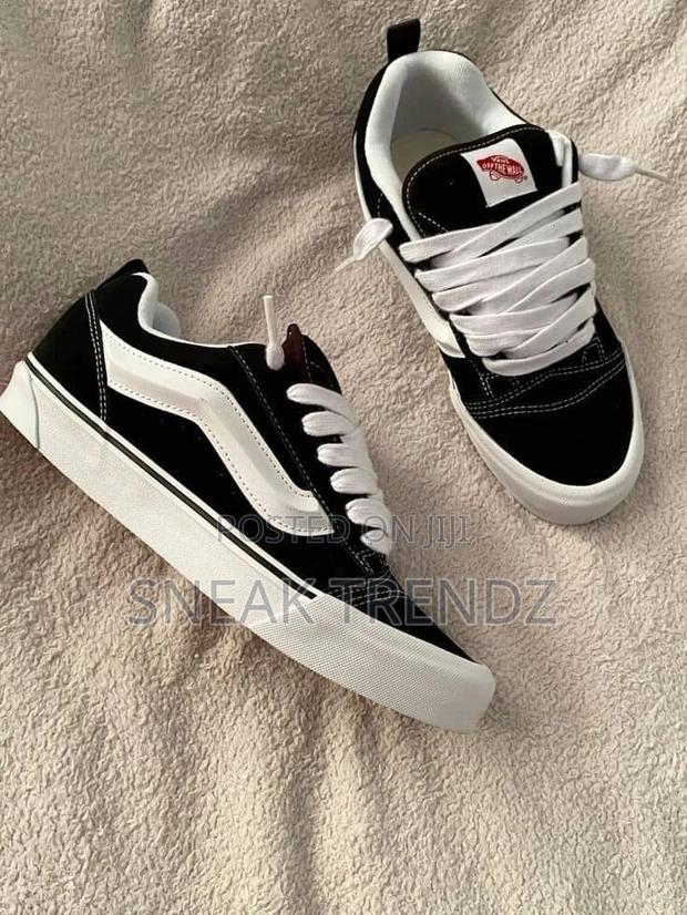 New Skull Vans Black Suede N White · Photo 3