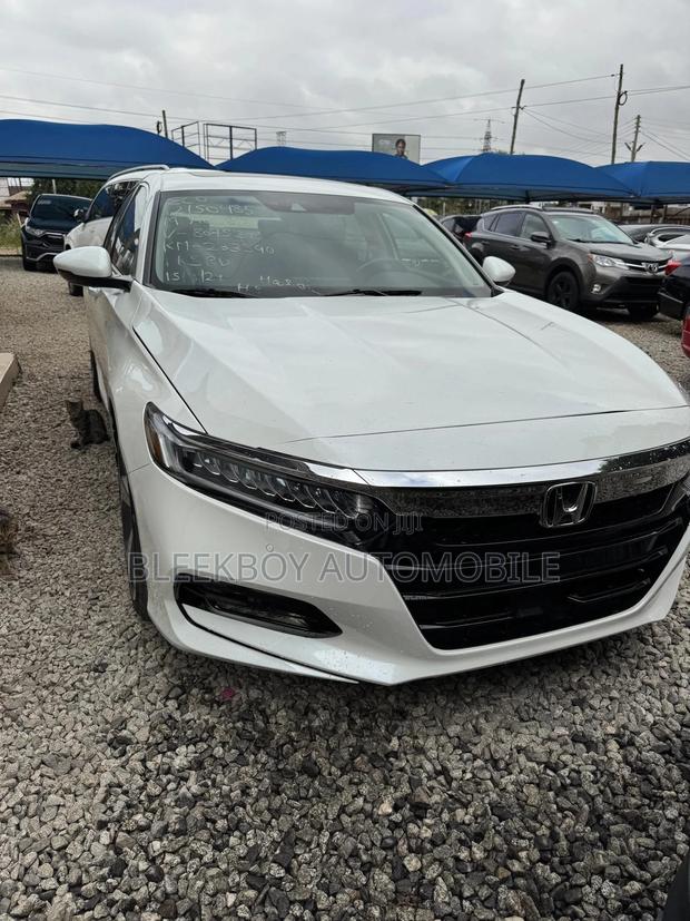 Honda Accord 2019 White photo 3
