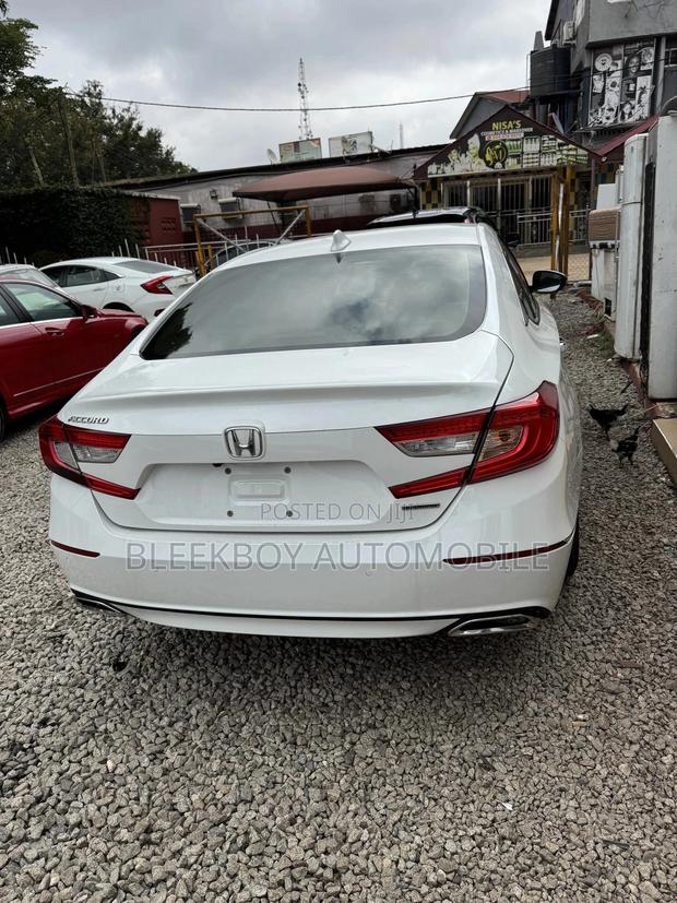 Honda Accord 2019 White photo 2