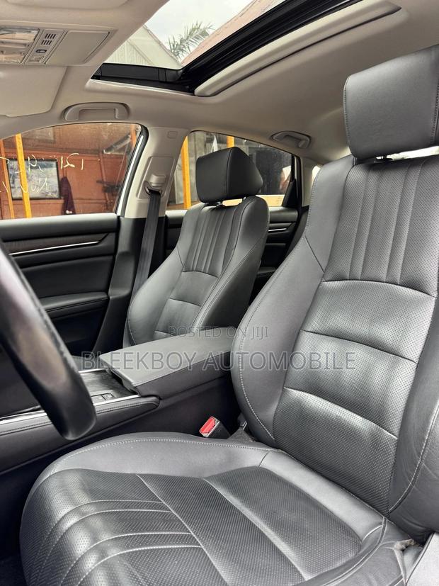 Honda Accord 2019 White photo 10
