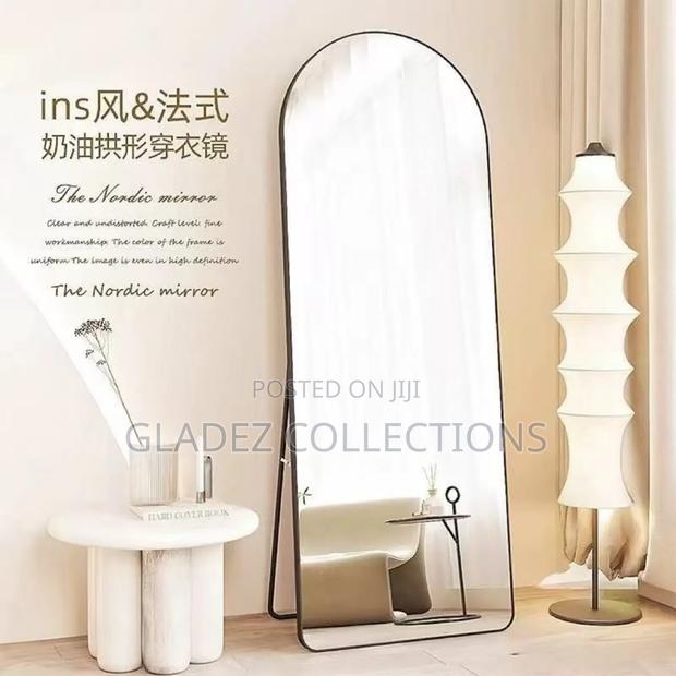 Cheval Mirror · Photo 2