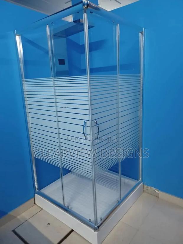 Premium Frosted Shower Cubicle · Photo 2