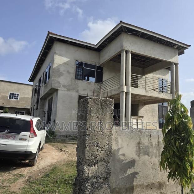 6bdrm Duplex in Tema Metropolitan for sale · Photo 4