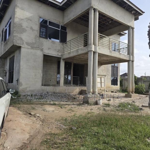 6bdrm Duplex in Tema Metropolitan for sale · Photo 3