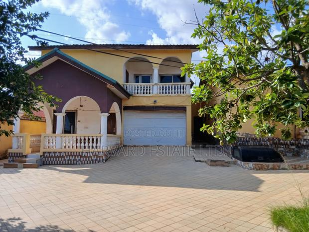 5bdrm House in Gyenyase Nahinso, Kumasi Metropolitan for sale photo 3