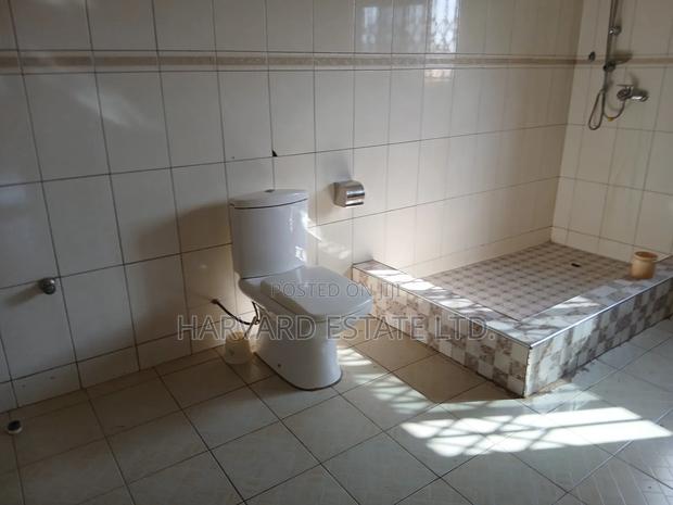 5bdrm House in Gyenyase Nahinso, Kumasi Metropolitan for sale photo 8