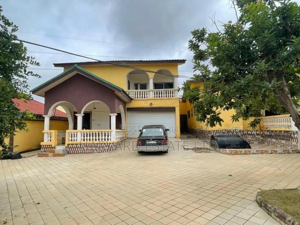 5bdrm House in Gyenyase Nahinso, Kumasi Metropolitan for sale