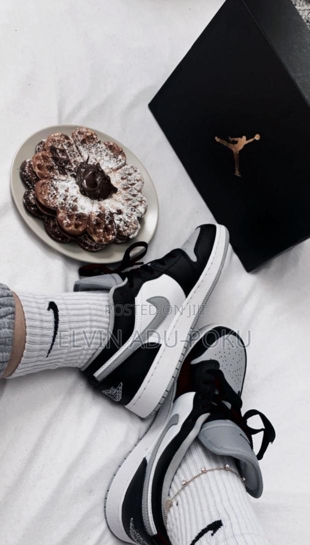 Jordan 1 Retro Low "Core Black/Particle Grey" · Photo 4