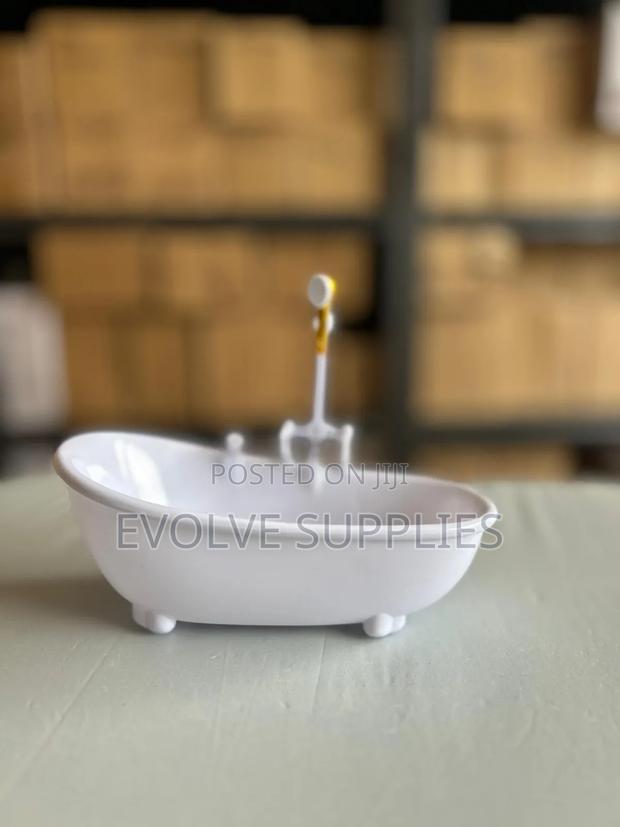 Creative Bathtub for Drink Servingd