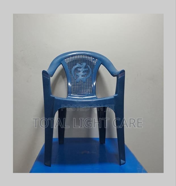 Gye Nyame Plastic Chair · Photo 4