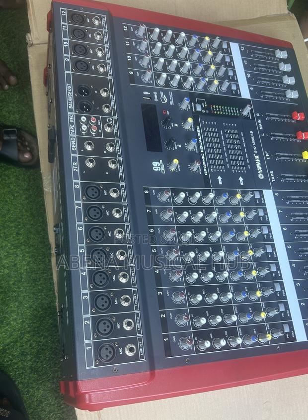 Yamaha Bix 12 Channel Usb Mixer · Photo 3