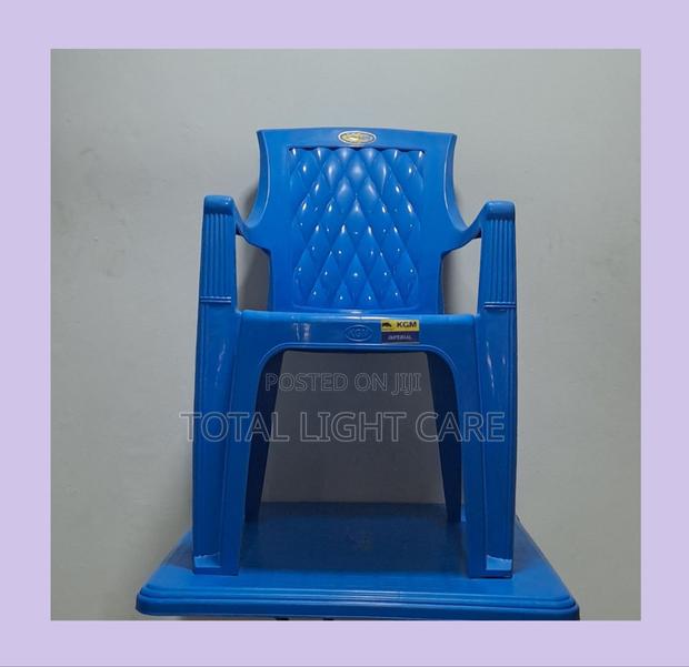 Plastic Chair Durable · Photo 4