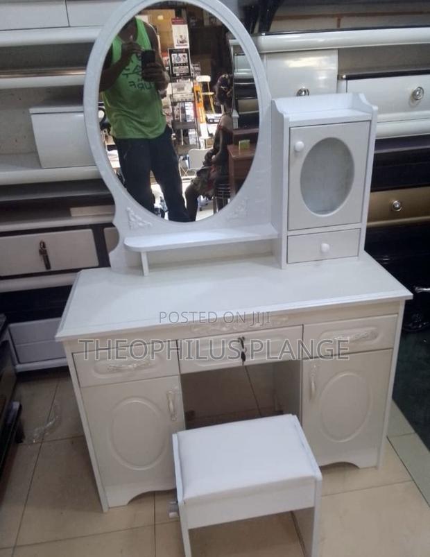 Dressing Mirror Set , Wood and White Design · Photo 4