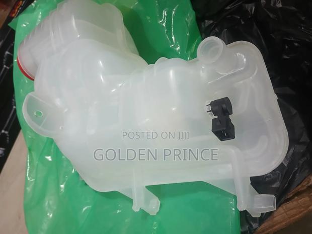 Range Rover Sports/Vogue Reservoir Tank 014-018 photo 3