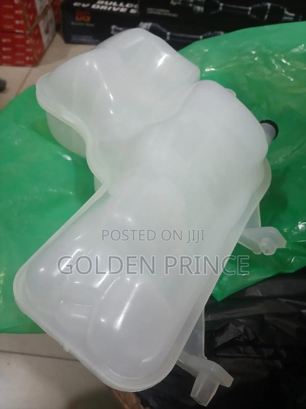 Range Rover Sports/Vogue Reservoir Tank 014-018 photo 2